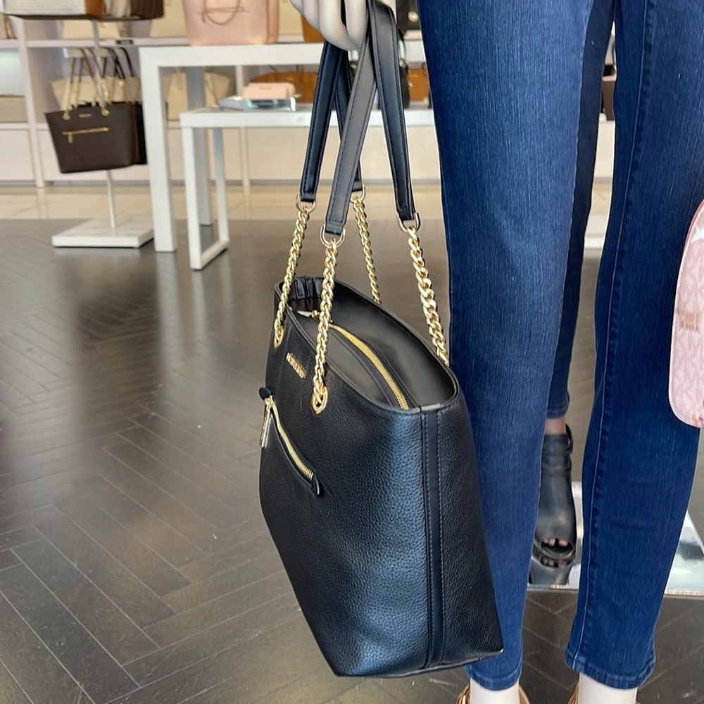 MICHAEL KORS
Jet Set Medium Front Zip Pebbled Leather Chain Tote Bag
Black - Picture 6 of 16
